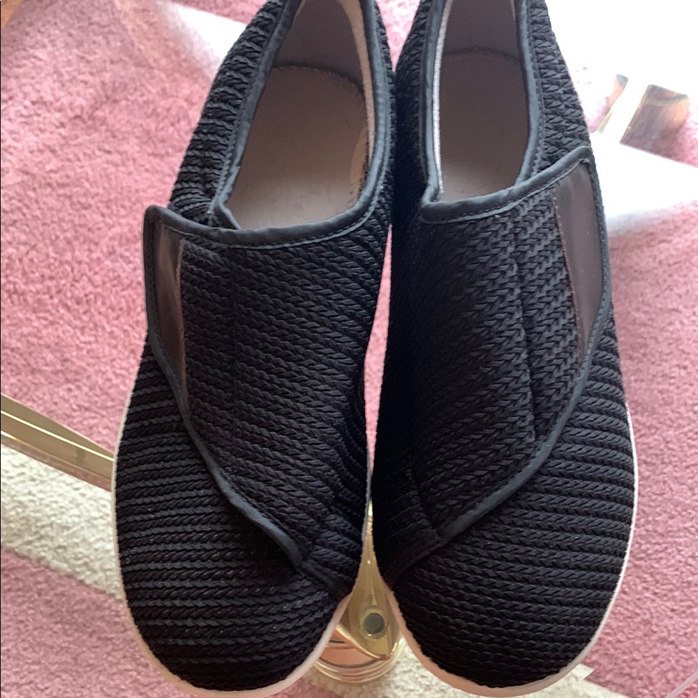 Black Flexible Knit Sneakers